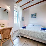 Turquoise House Kut * Vis