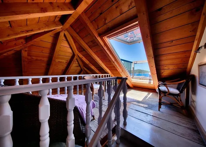 Turquoise House Kut * Vis