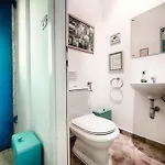 Turquoise House Kut Vis
