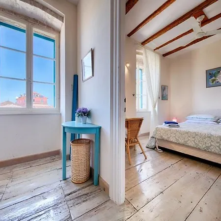 Turquoise House Kut *
