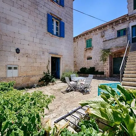 Holiday home Turquoise House Kut Vis