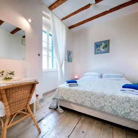 Turquoise House Kut * Vis
